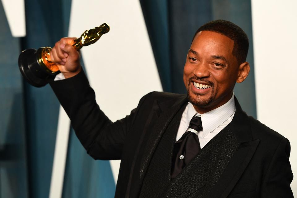 will smith holding an oscar