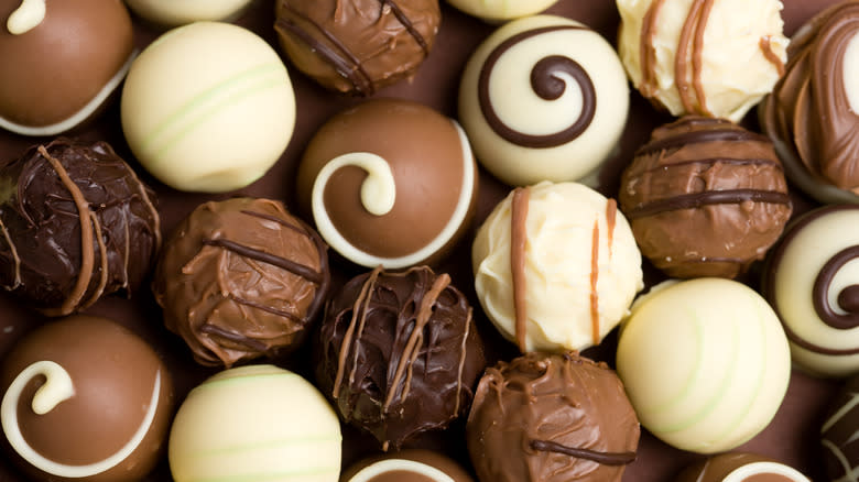 many kinds of chocolate truffles