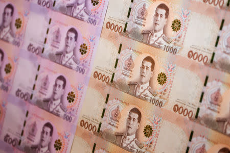 New baht banknotes featuring Thailand's King Maha Vajiralongkorn are unveiled during a news conference at Bank of Thailand headquarters in Bangkok, Thailand, July 3, 2018. REUTERS/Athit Perawongmetha
