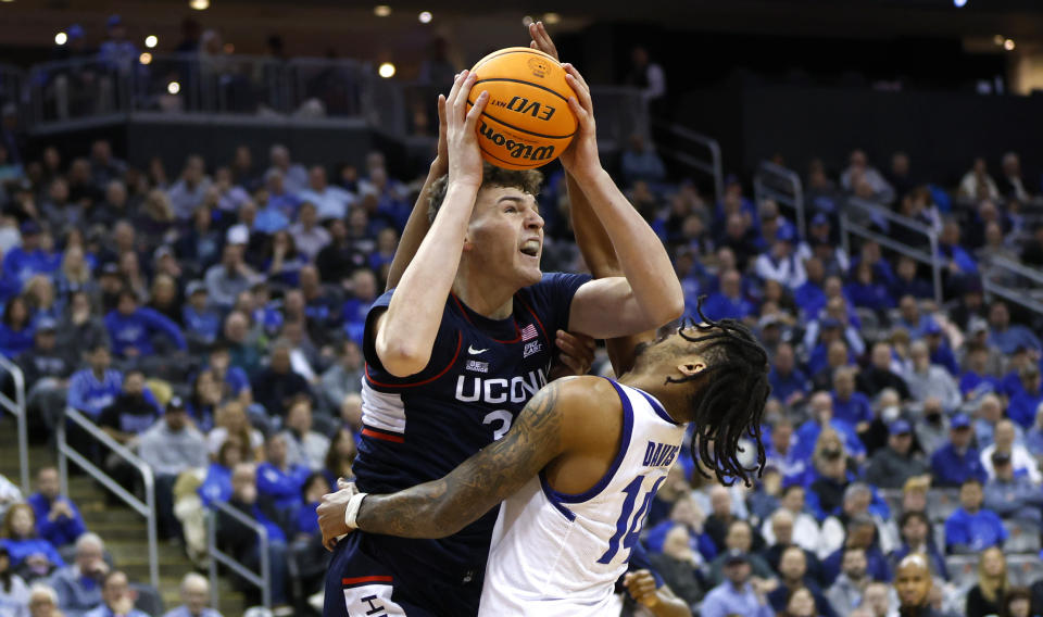 UConn center Donovan Clingan drives to the basket against Seton Hall guard Dre Davis (14) during the first half of an NCAA college basketball game in Newark, N.J., Wednesday, Jan. 18, 2023. (AP Photo/Noah K. Murray)