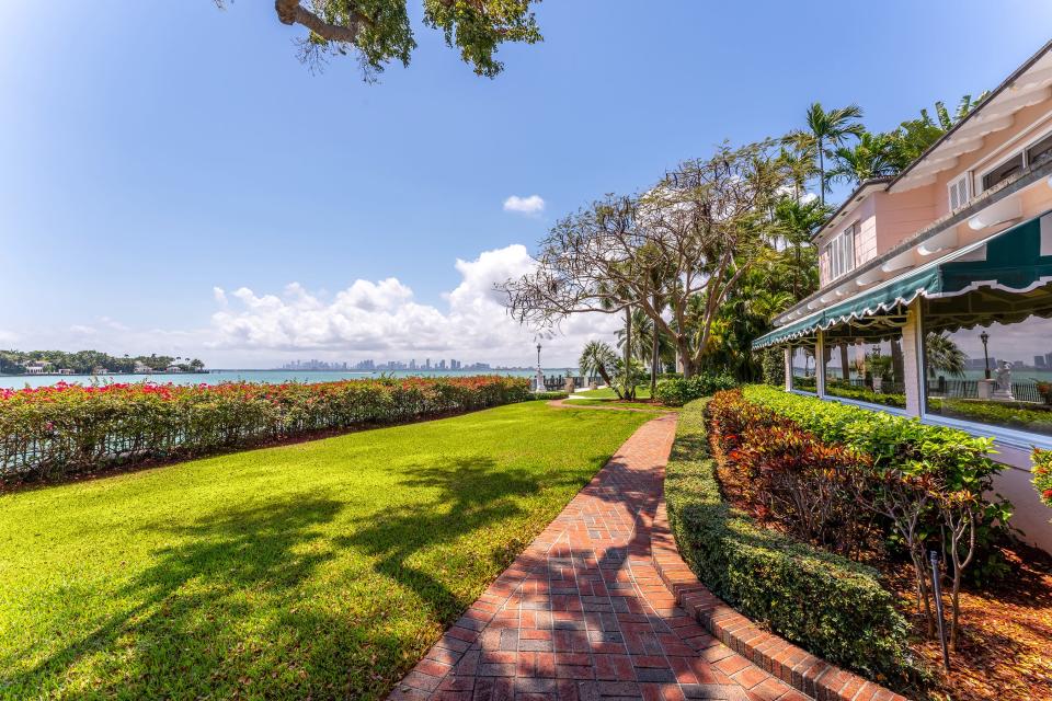 the lawn of the most expensive home currently for sale in Florida, 18 La Gorce Circle in Miami Beach