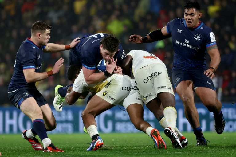 La Rochelle (en blanc) face au Leinster, en phases de poules de la Champions Cup, le 10 décembre 2023 au stade Marcel-Deflandre (ROMAIN PERROCHEAU)