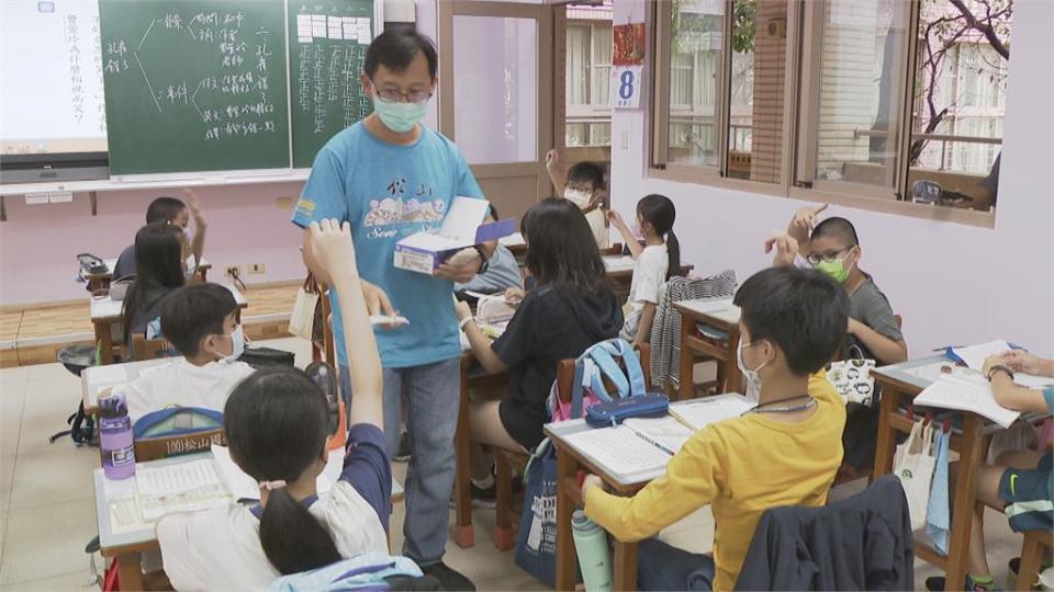 美加紐澳歐等「入境免簽」　中小學「以篩代隔」