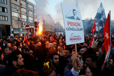 Supporters of main opposition Republican People's Party (CHP) wait for the arrival of newly elected Mayor Ekrem Imamoglu outside the City Hall in Istanbul, Turkey, April 17, 2019. REUTERS/Kemal Aslan