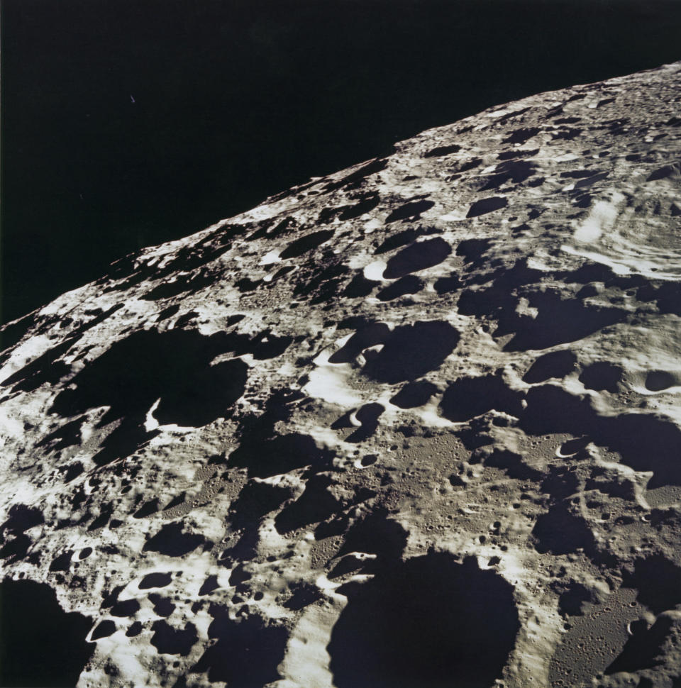 Sieht eigentlich recht ähnlich aus, wie die andere Seite: Die erdabgewandte Hälfte des Mondes. (Bild:Space Frontiers/Getty Images)