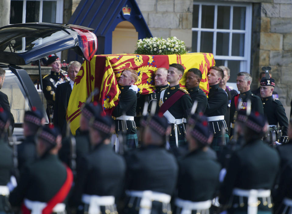 <p>Royal guards carry Queen Elizabeth II's coffin at the start of the procession at the start of the procession from the Palace of Holyroodhouse to St Giles' Cathedral, in Edinburgh, Monday, Sept. 12, 2022. King Charles arrived in Edinburgh on Monday to accompany his late mother’s coffin on an emotion-charged procession through the historic heart of the Scottish capital to a cathedral where it will lie for 24 hours to allow the public to pay their last respects. (Peter Byrne/Pool Photo via AP)</p> 