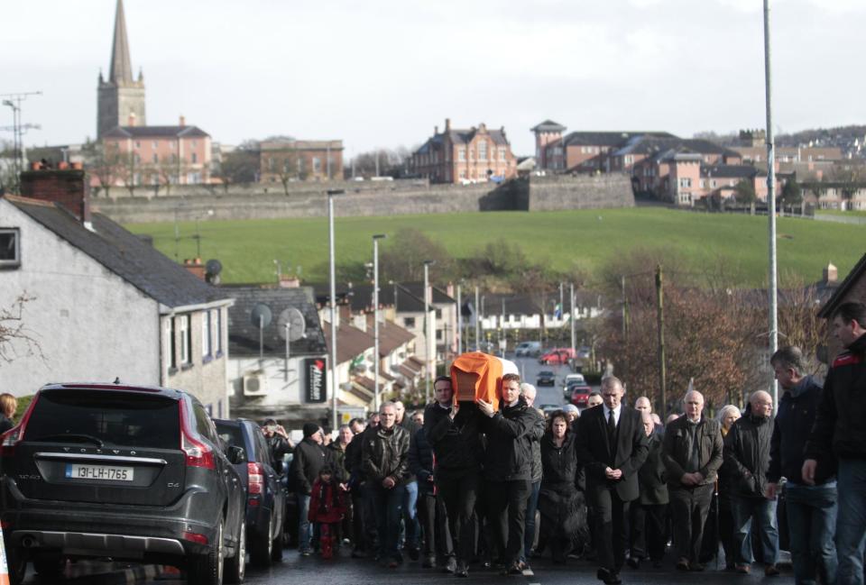 Friends and family carry the coffin of Martin McGuinness through the bogside area of Londonderry, Northern Ireland, Tuesday, March, 21, 2017. Martin McGuinness, the Irish Republican Army warlord who led his underground, paramilitary movement toward reconciliation with Britain, and was Northern Ireland's deputy first minister for a decade in a power-sharing government, has died, his Sinn Fein party announced Tuesday on Twitter. He was 66.(AP Photo/Peter Morrison)