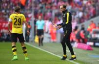 Football Soccer - Bayern Munich v Borussia Dortmund - Bundesliga - Allianz Arena, Munich, Germany - 8/4/17 Borussia Dortmund coach Thomas Tuchel speaks to Marcel Schmelzer during the game Reuters / Michael Dalder Livepic