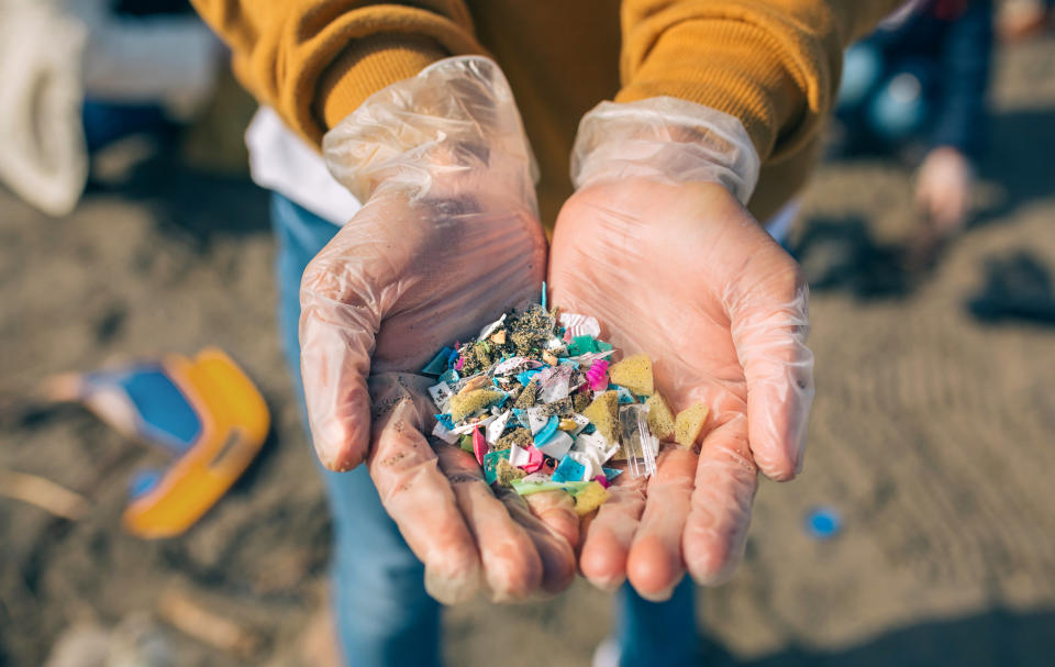 Kleinste Plastikteilchen landen in unseren Gewässern - jeder kann jedoch seinen Beitrag dazu leisten, die Menge zu reduzieren (Bild: Getty Images)