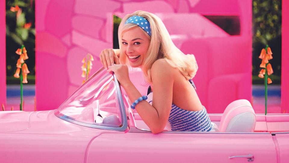 Seit 20. Juli läuft die "Barbie"-Realverfilmung in den Kinos. Die Kultpuppe wird in der Komödie von Margot Robbie gespielt. (Bild: 2022 Warner Bros. Entertainment Inc. All rights reserved.)