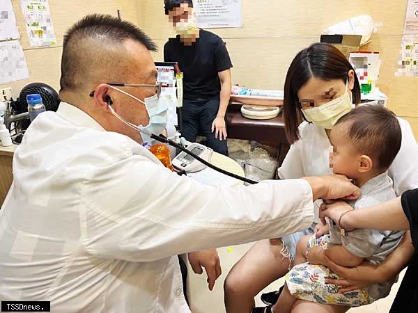 台中市幼兒專責診所為幼兒診察。