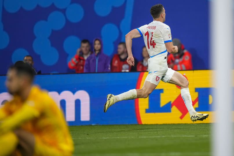 Lukas Provod, de la República Checa, celebra tras marcar el primer gol contra Portugal.