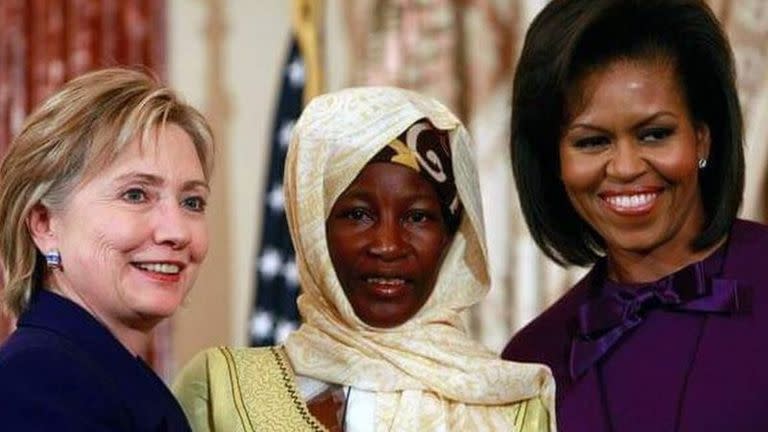 En 2009, el trabajo de Mani fue reconocido con el Premio Mujeres de Coraje en EE.UU., donde conoció a Hillary Clinton y Michelle Obama
