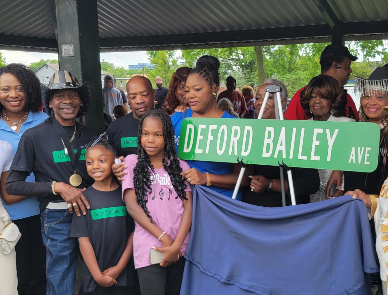 Carlos DeFord Bailey, Shemeika Wiley, Metro Council At Large member Sharon Hurt, Christine Bailey Craig, other Bailey family members with the new DeFord Bailey Avenue street sign