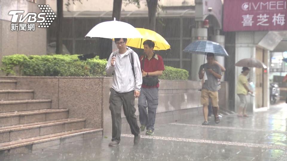 今日南部屬於有陣雨或雷雨的天氣。（示意圖／TVBS資料畫面）