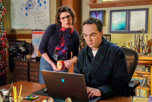 <p>Bill Inoshita / 2024 Warner Bros. Entertainment Inc.</p> Mayim Bialik, Jim Parsons