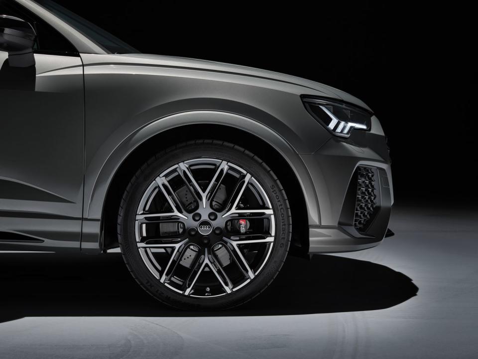 View Photos of the 2023 Audi RS Q3