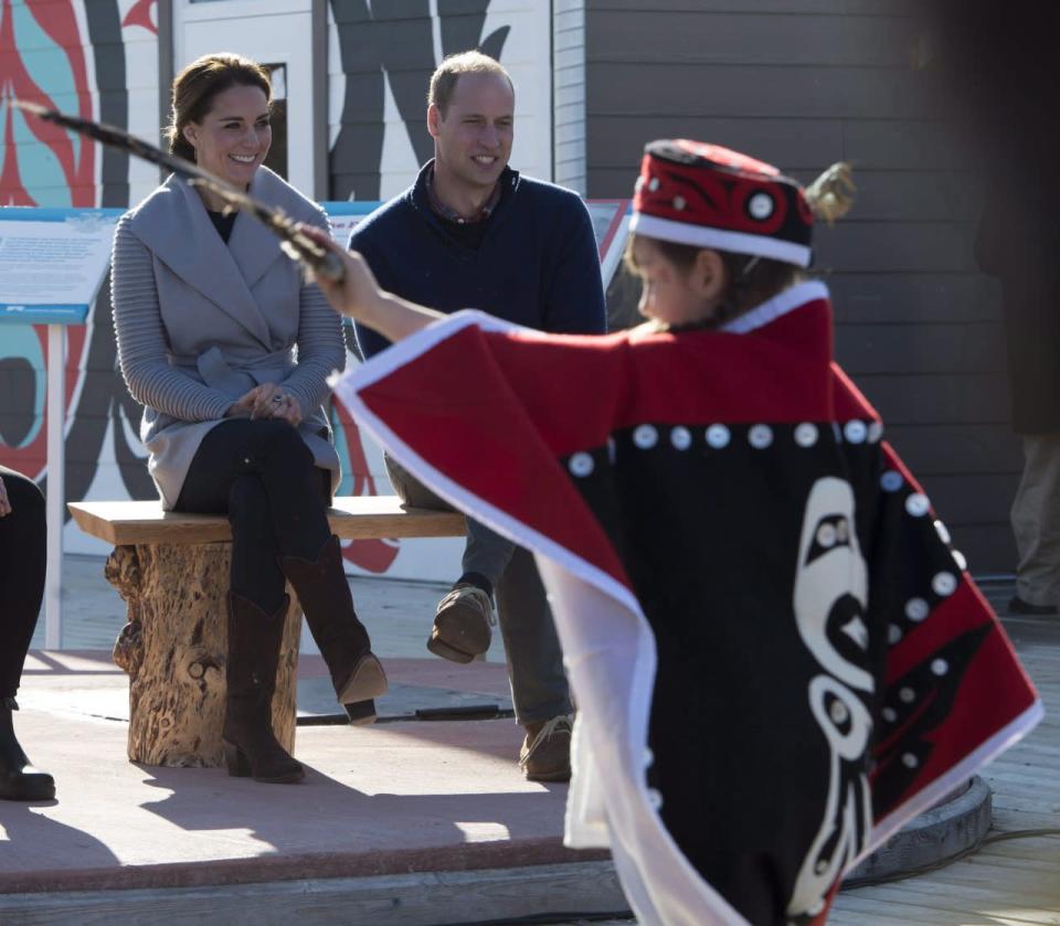 The Duke and Duchess of Cambridge watch young dancers perform in Carcross, Yk, Wednesday, Sept 28, 2016. THE CANADIAN PRESS/Jonathan Hayward