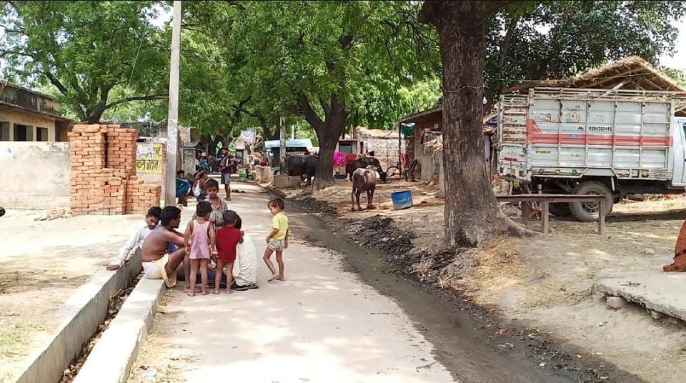 The locals say that while they use hand pumps for water needs, there are some who would use the water of the Ganga for household chores and even drinking purposes.