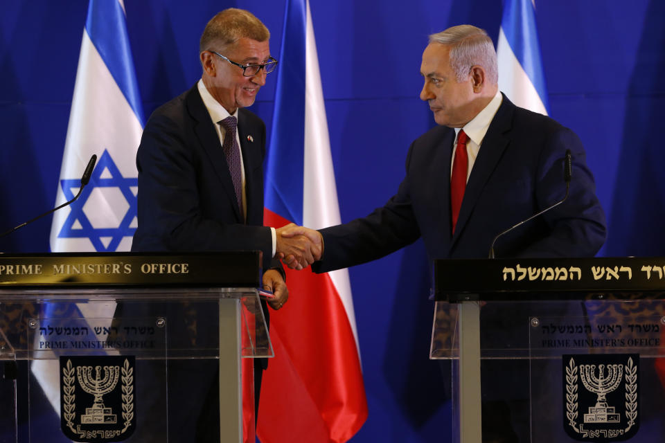 Czech Republic's Prime Minister Andrej Babis, left, Israeli Prime Minister Benjamin Netanyahu shake hands during a press conference after their meeting in Jerusalem, Tuesday, Feb. 19, 2019. (AP Photo/Ariel Schalit, Pool)