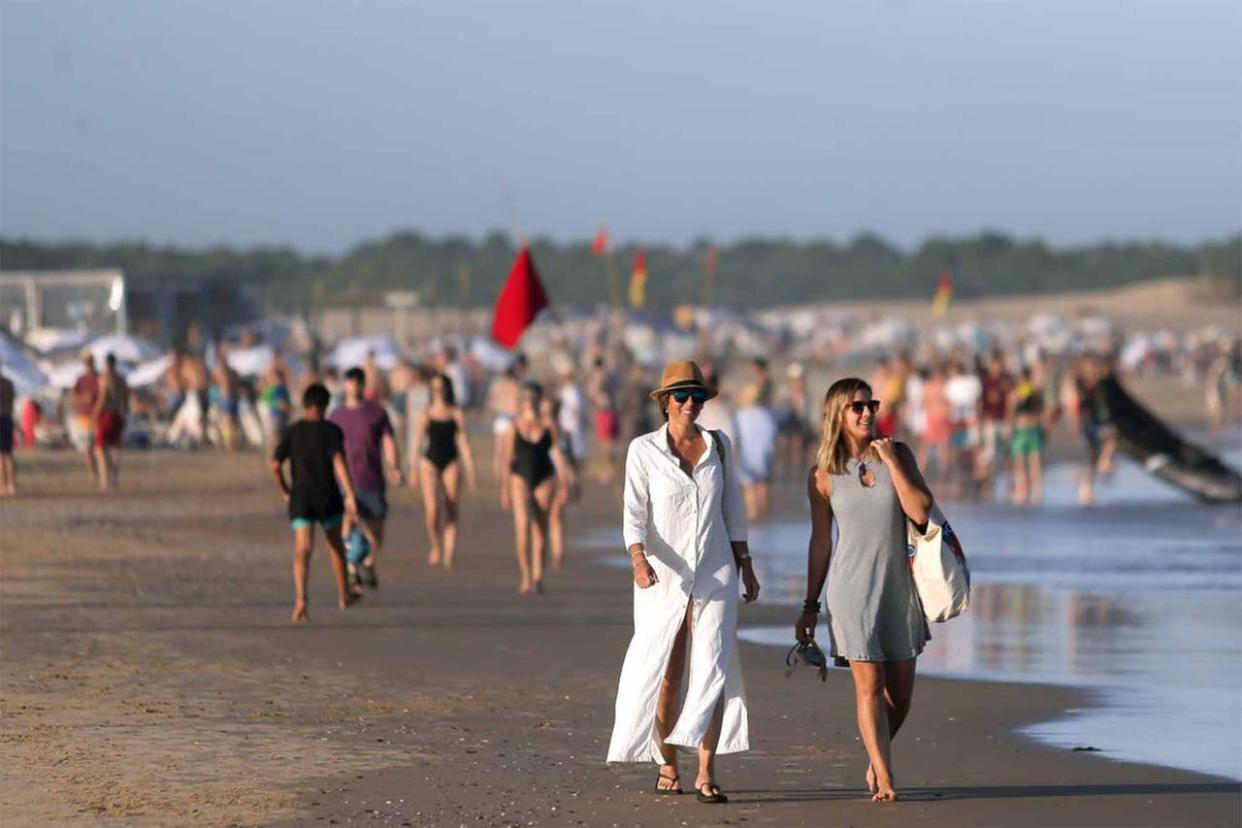 Los turistas argentinos que solían vacacionar en las costas uruguayas, ahora buscan otros destinos dentro de la Argentina