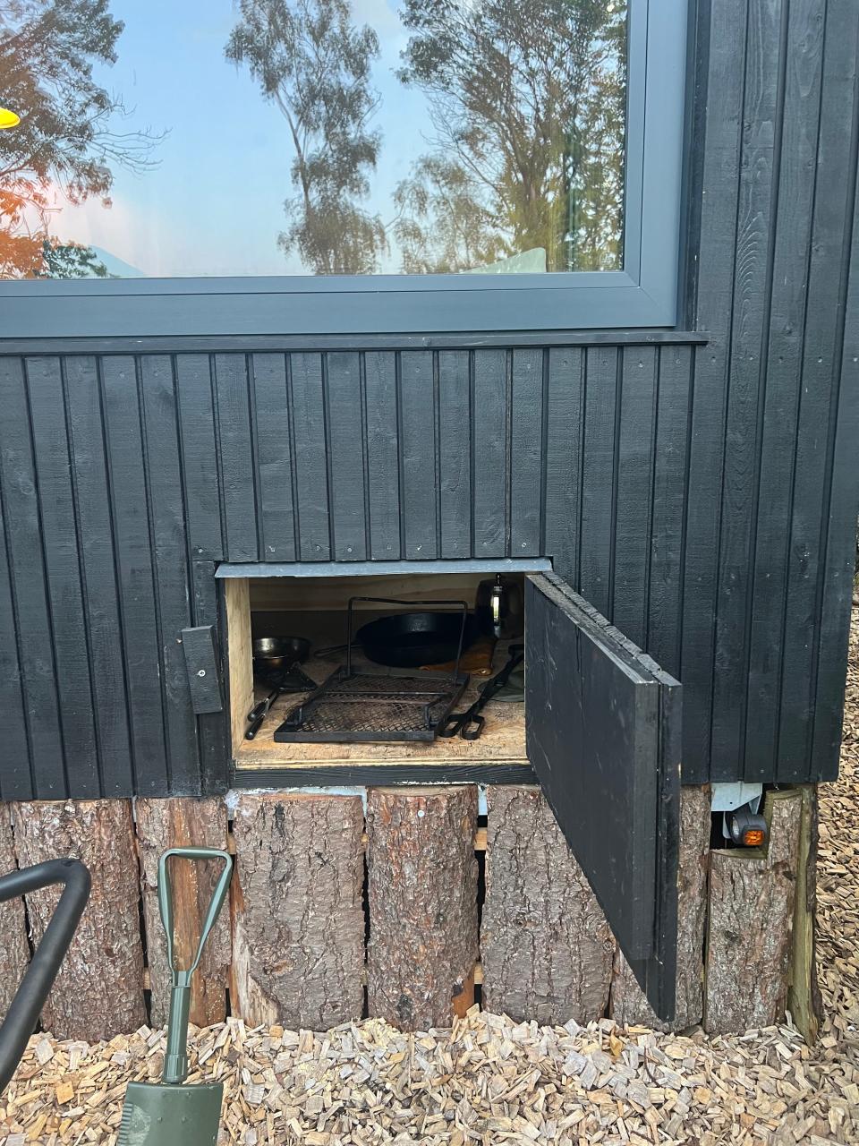 Outdoor cooking equipment was accessible below the cabin.