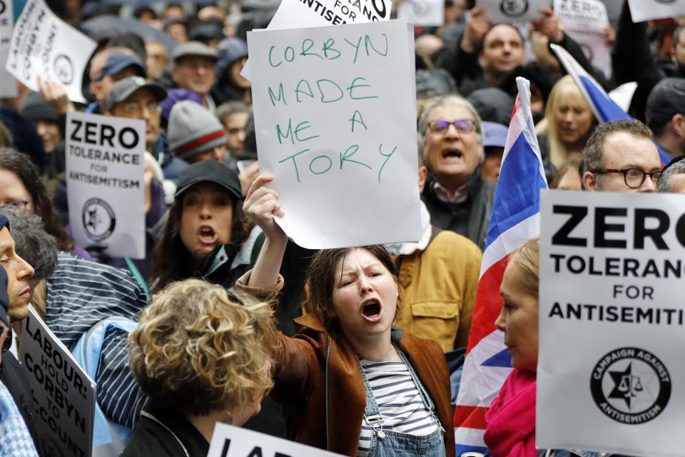 A demonstration organized by the Campaign Against Anti-Semitism outside the head office of the British opposition Labour Party in London on April 8, 2018. (Photo: Tolga Akmen/AFP/Getty Images)