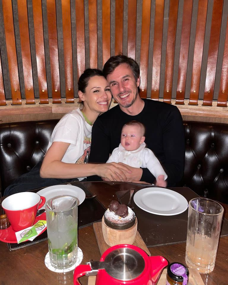 Pampita, su marido Roberto García Moritán y su hija Ana (Foto: Instagram/@pampitaoficial)