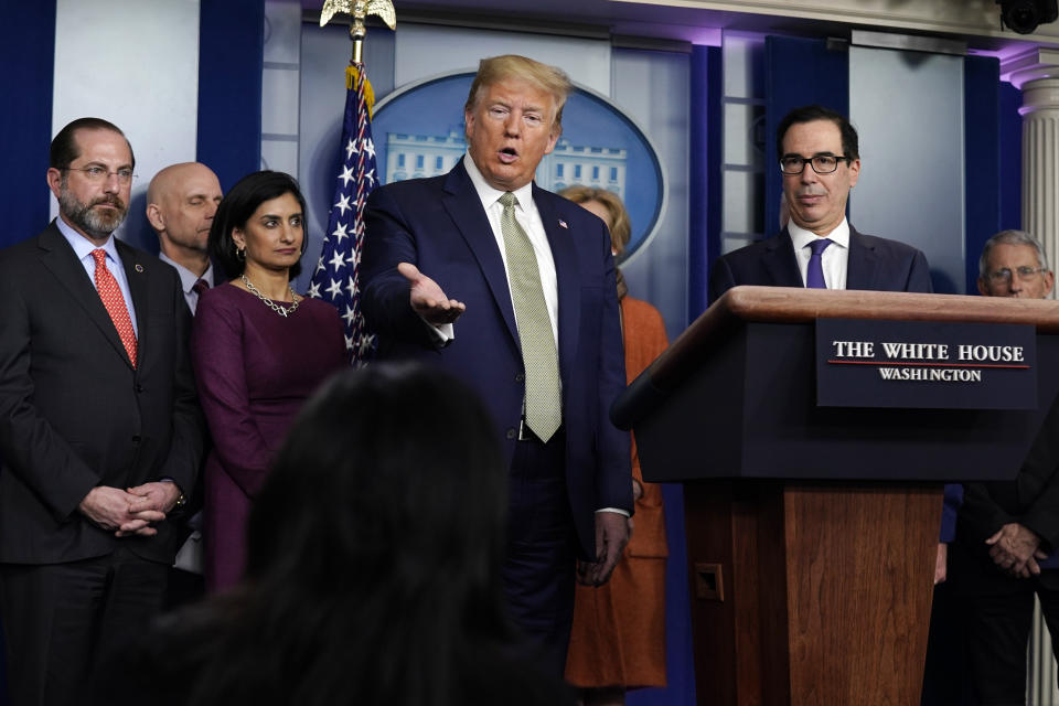 El presidente Donald Trump habla en conferencia de prensa en la Casa Blanca, martes 17 de marzo de 2020. (AP Foto/Evan Vucci)