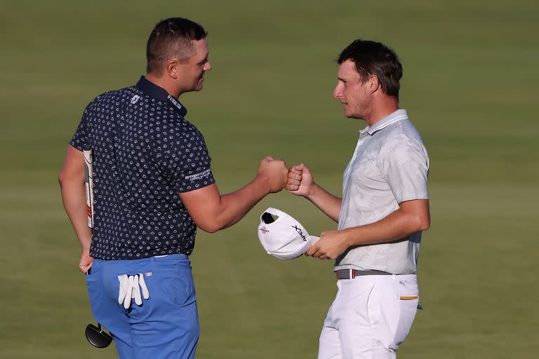 Emiliano Grillo saluda a Daniel Van Tonder: el argentino hizo 72 golpes