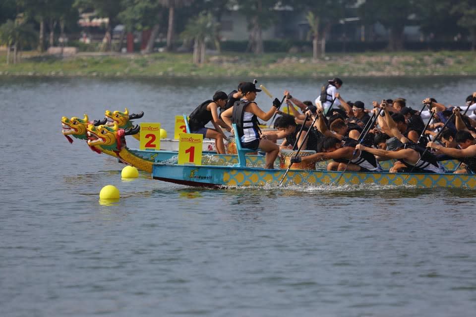 本週末即將登場的高雄海洋派對活動，由重型帆船比賽打頭陣，接連三周在美麗的愛河周邊熱鬧展開，包括帆船、龍舟和SUP立式划槳等水上比賽。（記者吳文欽攝）