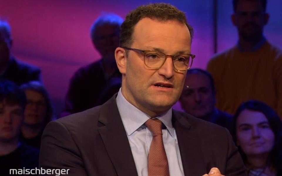 Laut Jens Spahn (CDU) hätten die Klimaaktivisten das "Recht" zu demonstrieren. Wenn dabei Sachbeschädigung entstehe, wäre das ein Schritt zu viel. (Bild: ARD)