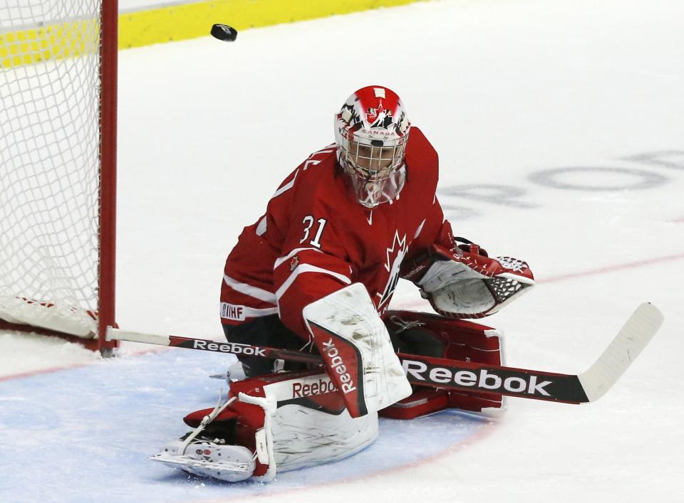 Canada's goalie Zachary Fucale makes a save against Finland during the first period of their IIHF World Junior Championship ice hockey game in Malmo, Sweden, January 4, 2014. REUTERS/Alexander Demianchuk (SWEDEN - Tags: SPORT ICE HOCKEY)