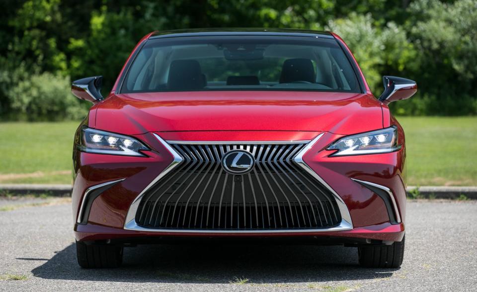 View Photos of the 2019 Lexus ES350