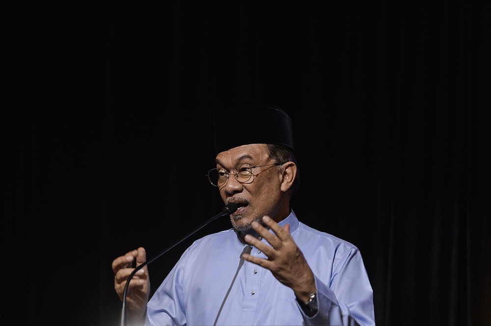 Port Dickson MP Datuk Seri Anwar Ibrahim speaks during  Majlis Iftar Perdana in Bangi May 16, 2019. — Picture by Miera Zulyana