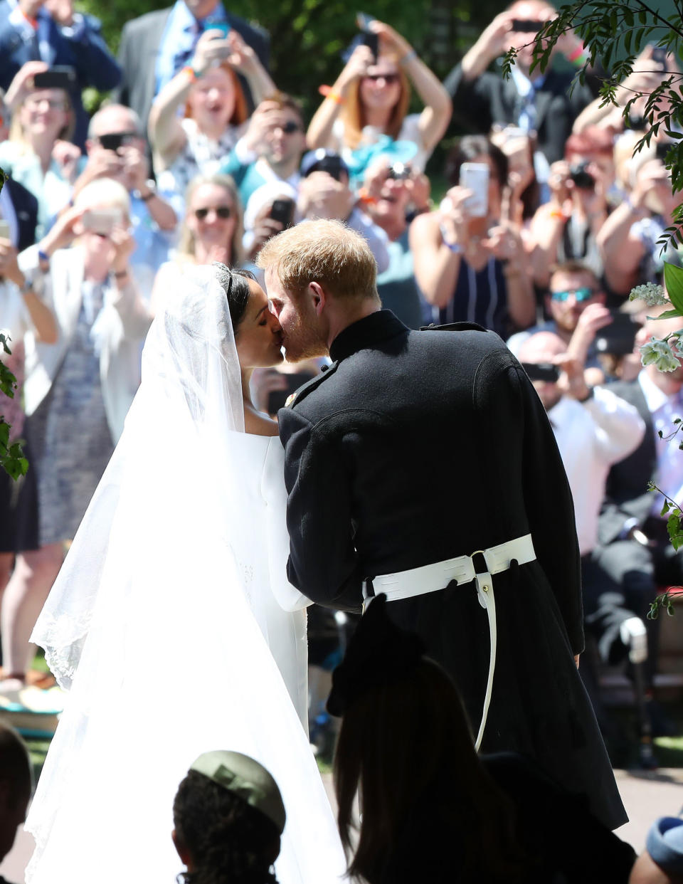 Wohl einer der schönsten Küsse der royalen Geschichte: Meghan und Harry. (Bild: Getty Images)