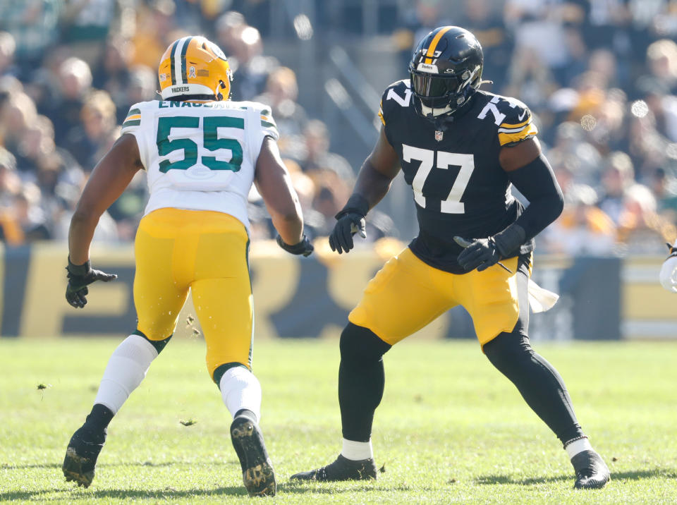 Nov 12, 2023; Pittsburgh, Pennsylvania, USA; Pittsburgh Steelers offensive tackle Broderick Jones (77) blocks at the line of scrimmage against <a class="link " href="https://sports.yahoo.com/nfl/teams/green-bay/" data-i13n="sec:content-canvas;subsec:anchor_text;elm:context_link" data-ylk="slk:Green Bay Packers;sec:content-canvas;subsec:anchor_text;elm:context_link;itc:0">Green Bay Packers</a> linebacker <a class="link " href="https://sports.yahoo.com/nfl/players/34135/" data-i13n="sec:content-canvas;subsec:anchor_text;elm:context_link" data-ylk="slk:Kingsley Enagbare;sec:content-canvas;subsec:anchor_text;elm:context_link;itc:0">Kingsley Enagbare</a> (55) during the first quarter at Acrisure Stadium. Mandatory Credit: Charles LeClaire-USA TODAY Sports