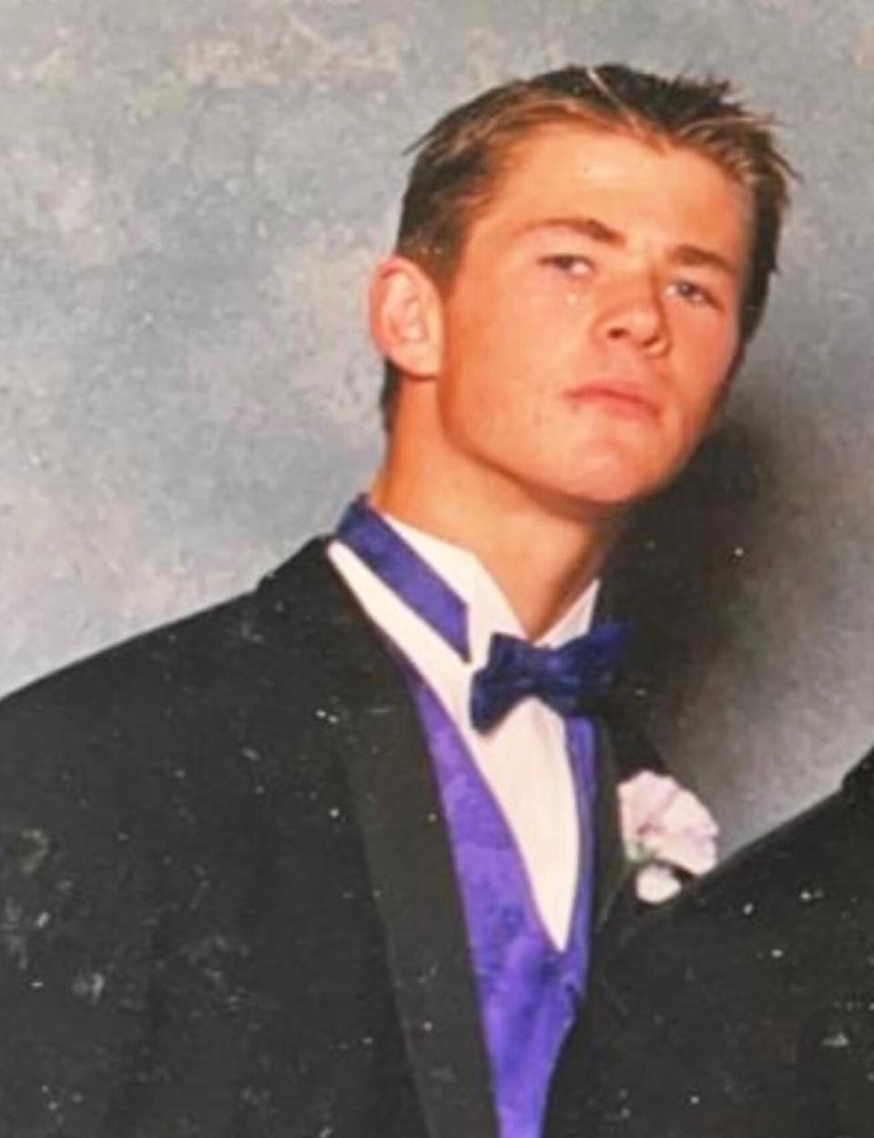 chris hemsworth throwback