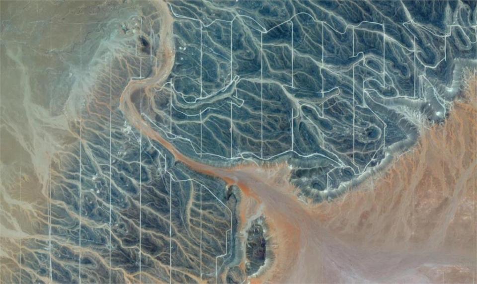 撒哈拉沙漠驚見神秘區域！閃爍光芒似下雪　最新衛星圖曝！