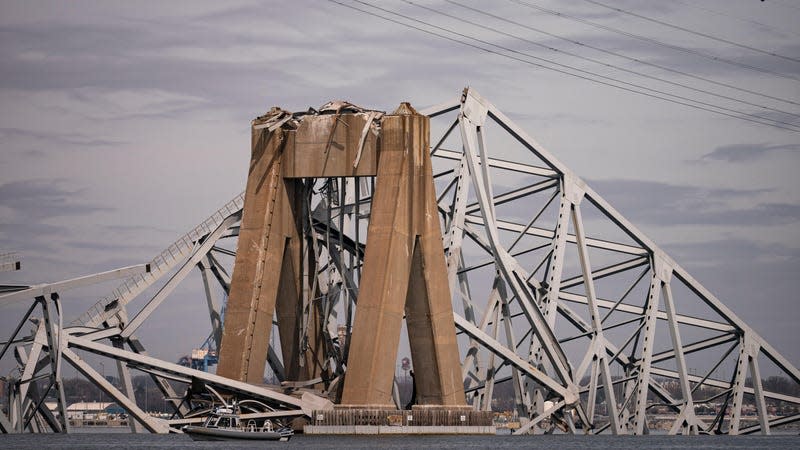 The Francis Scott Key Bridge following a collapse into the Patapsco River in Baltimore, Maryland, US, on Tuesday, March 26, 2024. The commuter bridge collapsed after being struck by a container ship, causing vehicles to plunge into the water and halting shipping traffic at one of the most important ports on the US East Coast. - Photo: Al Drago/Bloomberg via Getty Images (Getty Images)