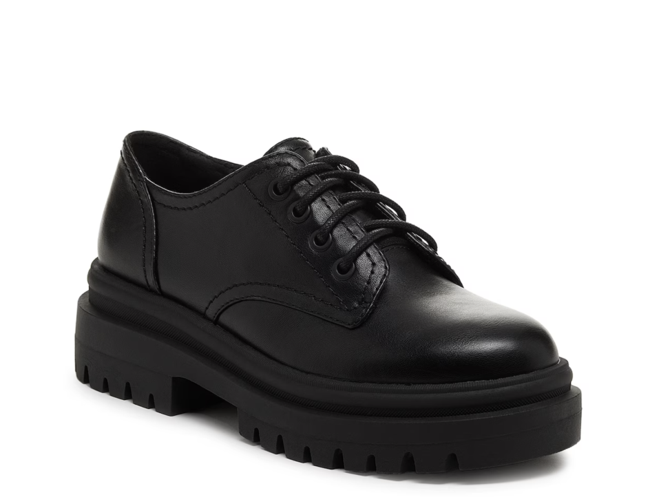 black lace up oxford shoes