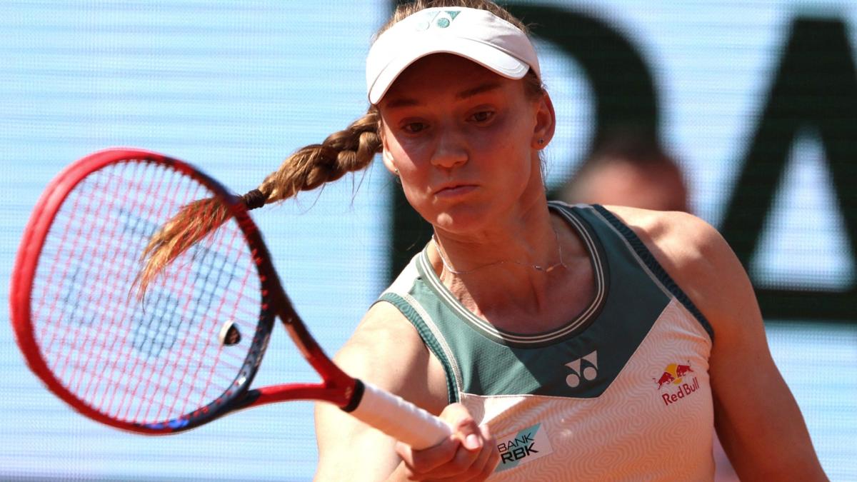Rybakina stuns Svitolina to advance to quarterfinals