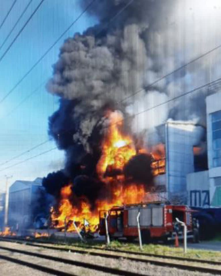 Dramático incendio en la fábrica de la cerveza Quilmes