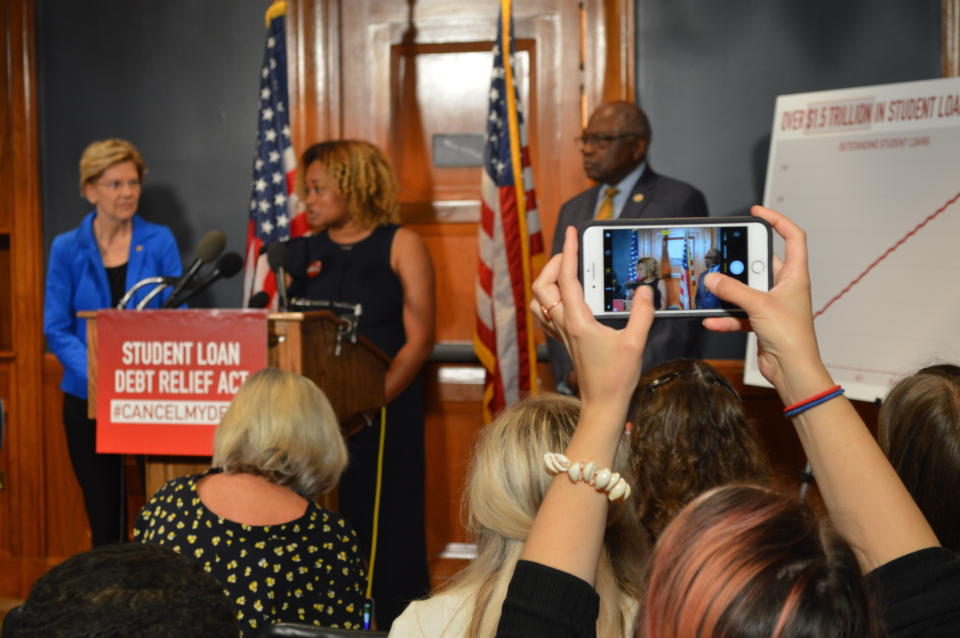 Howard University Ph.D. student Ashley Murray (center) talks about her struggles with student loan debt as Warren and Clyburn look on. (Photo: Alexis Arnold/HuffPost)