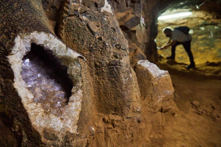 En Wanda, a una hora de Iguazú, se puede explorar una mina de piedras semipreciosas