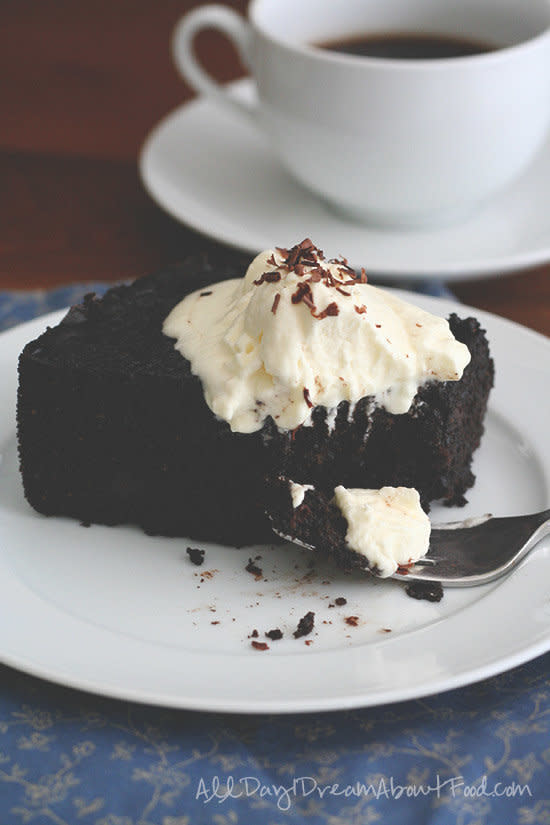 <strong>Get the <a href="http://alldayidreamaboutfood.com/2014/08/low-carb-slow-cooker-chocolate-cake.html#3zMcvyfHEHTXBBI0.32" target="_blank">Slow Cooker Dark Chocolate Cake recipe</a> from All Day I Dream About Food</strong>