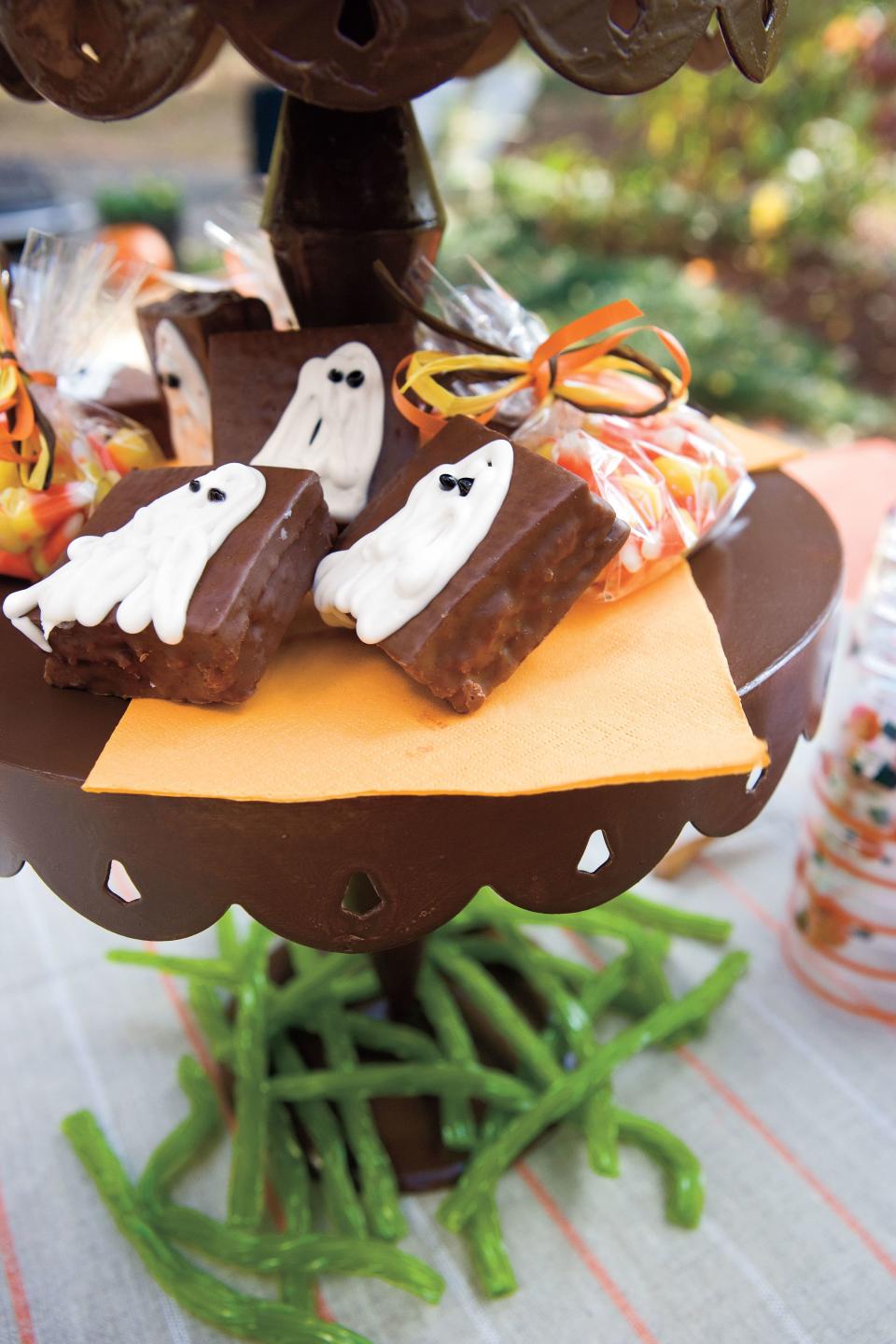 Chocolate Ghost Cakes