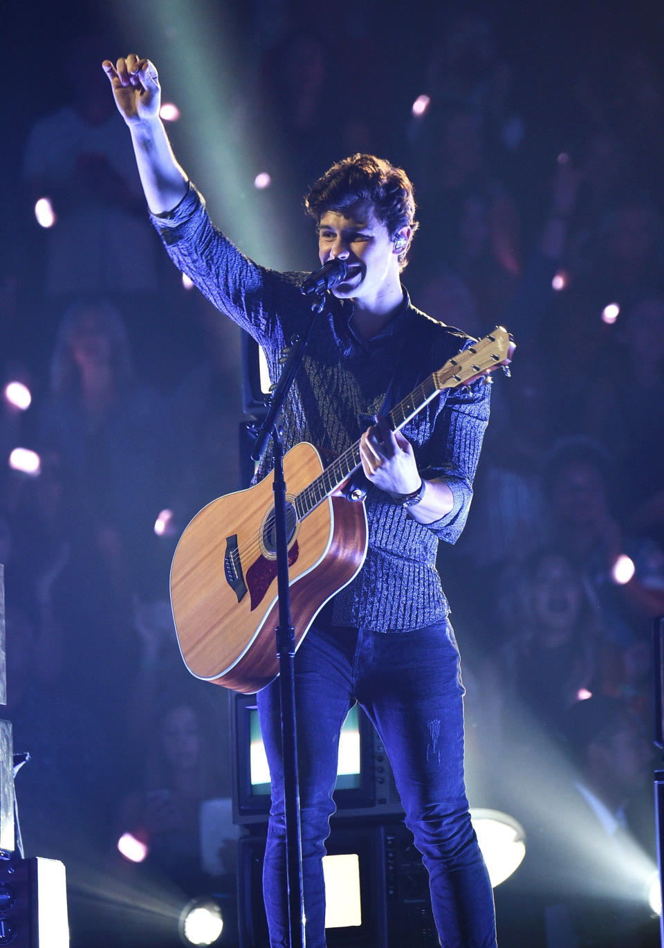 Shawn Mendes performs onstage during the 2017 MTV Video Music Awards at The Forum on Aug. 27, 2017 in Inglewood, California.&nbsp;