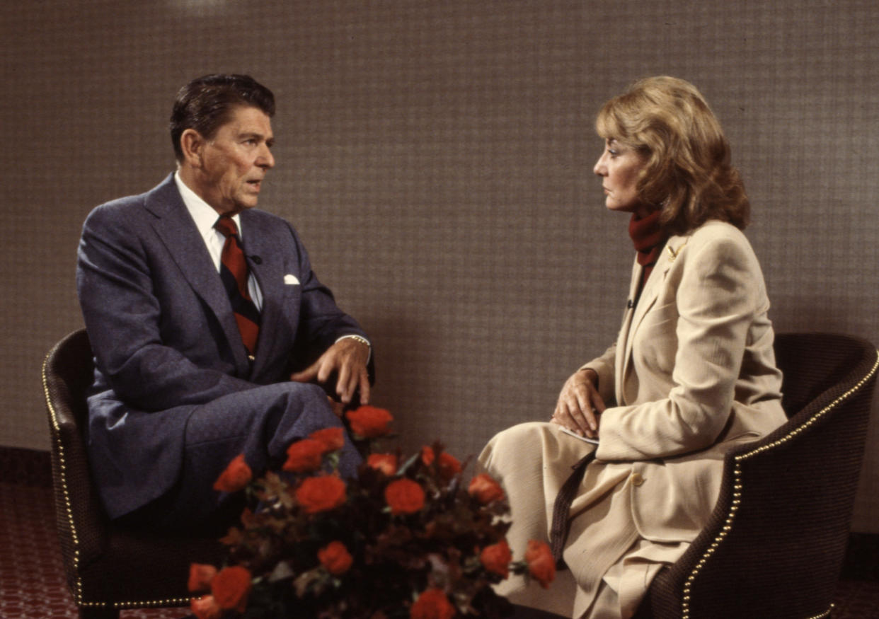 Barbara Walters entrevistando a Ronald Reagan (Steve Fenn/ABC vía Getty Images)