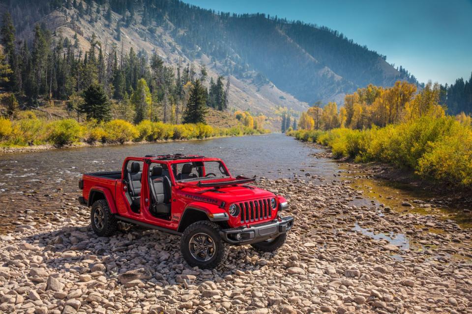 <p>Both hard and soft tops are available, and like its Wrangler brethren, its windshield folds down flat.</p>